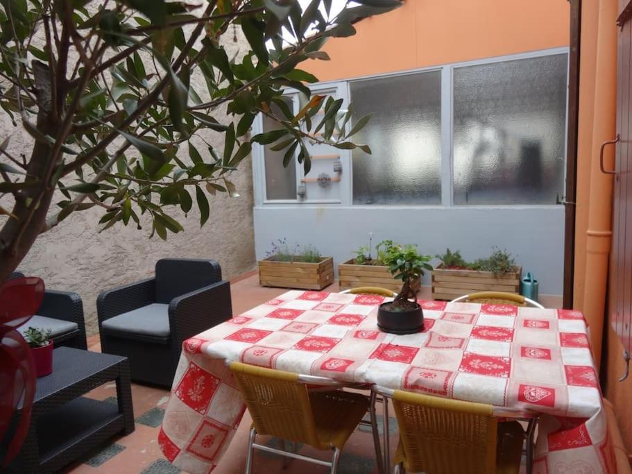 Appartement Spacieux Avec Grand Patio, 1Er Etage 西让 外观 照片